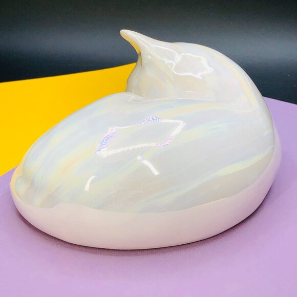 Vintage 80s White Pearlescent Ceramic Sleeping Cat Figurine - Oil Spill Glaze - Picture 5 of 10